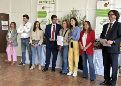 Muestra una imagen con entrega de premios de la academia
