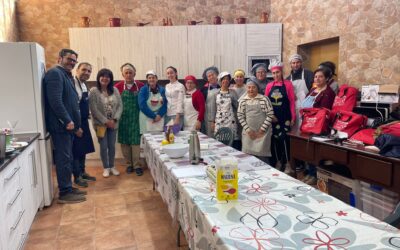 Visita de la alcaldesa de Torre de Juan Abad, María del Señor Fresneda Guerra, al curso de cocina impartido por Cenforade.