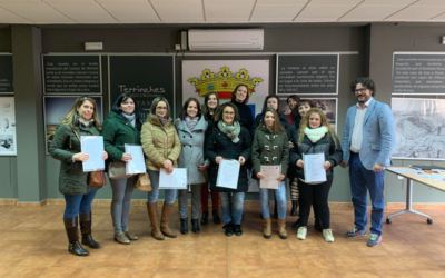 Las alumnas reciben el diploma del certificado de profesionalidad en «operaciones básicas de cocina» en Terrinches